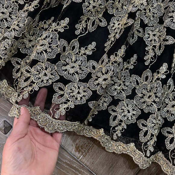 Buttons Skirt - Picture 4 of 10